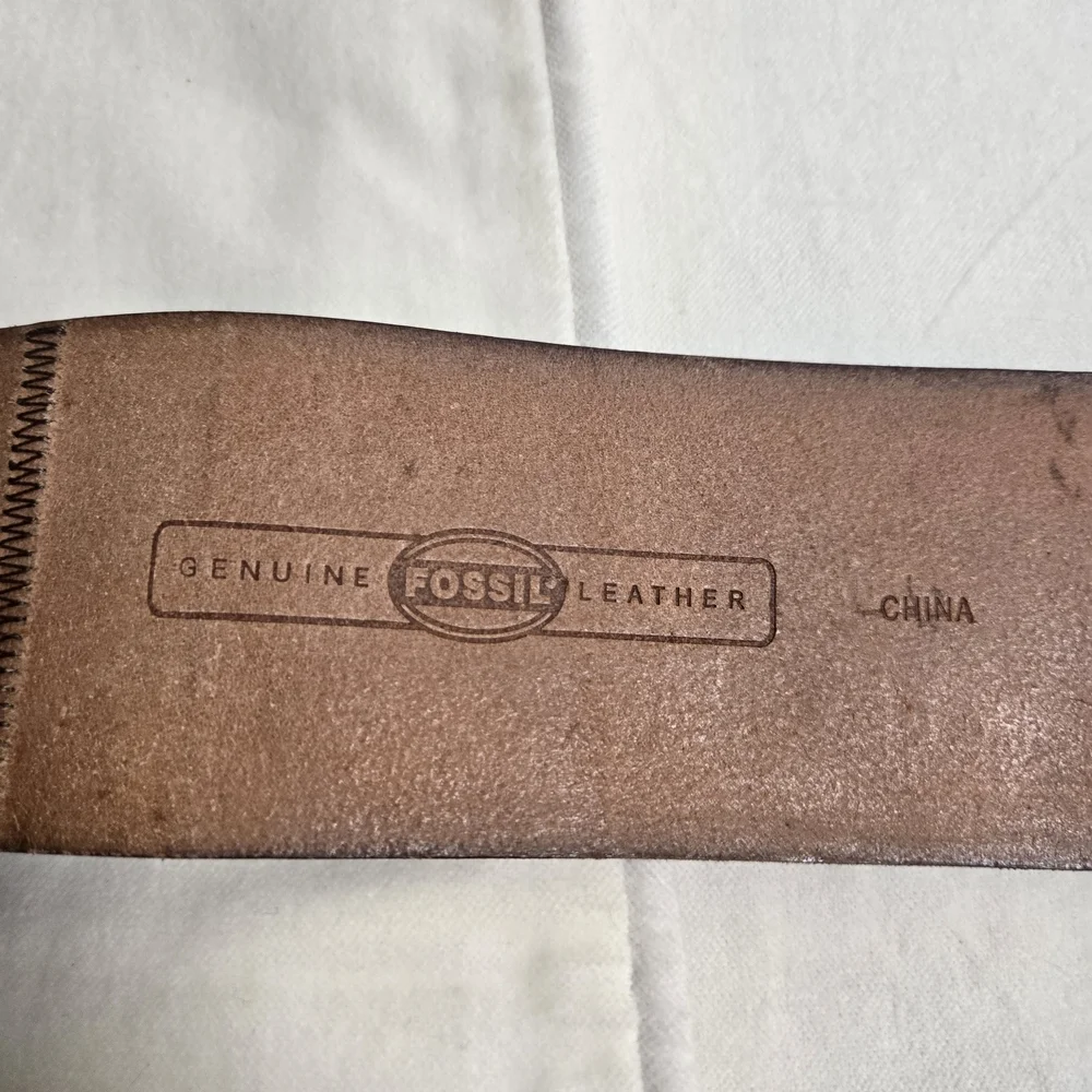 Fossil leather elegant